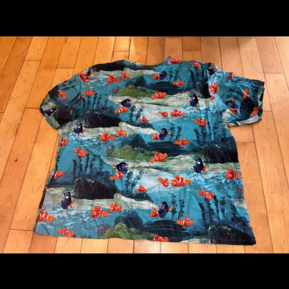 Blue Ocean-Themed Men’s ShirtDisney Pixar Finding Nemo Scrub Top Size XXL